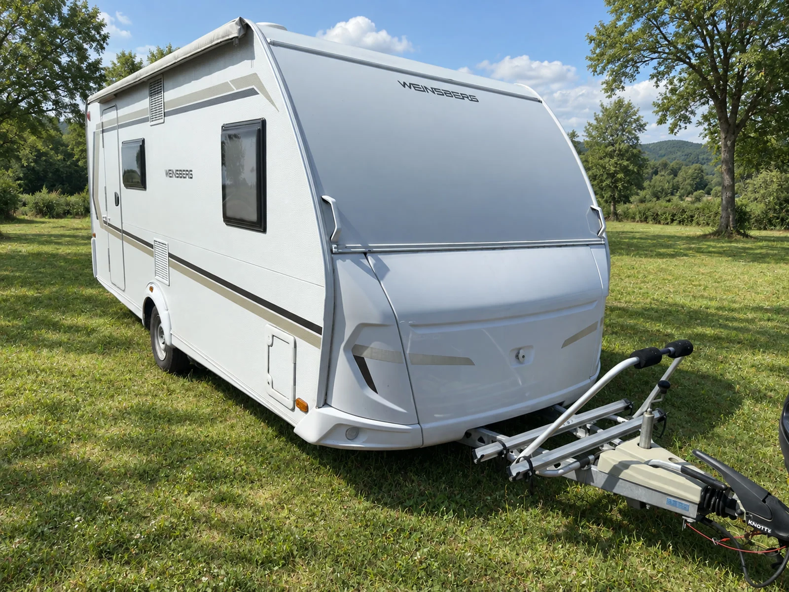Karavan Weinsberg 500 na lúke